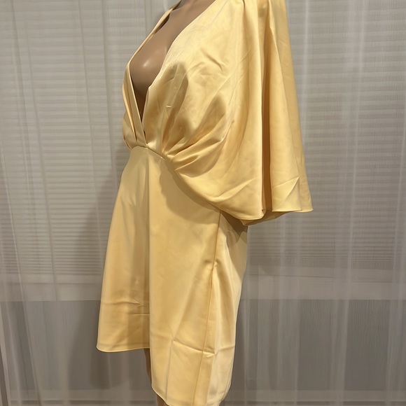 Aiifos Issa Cape Minidress - Picture 10 of 16